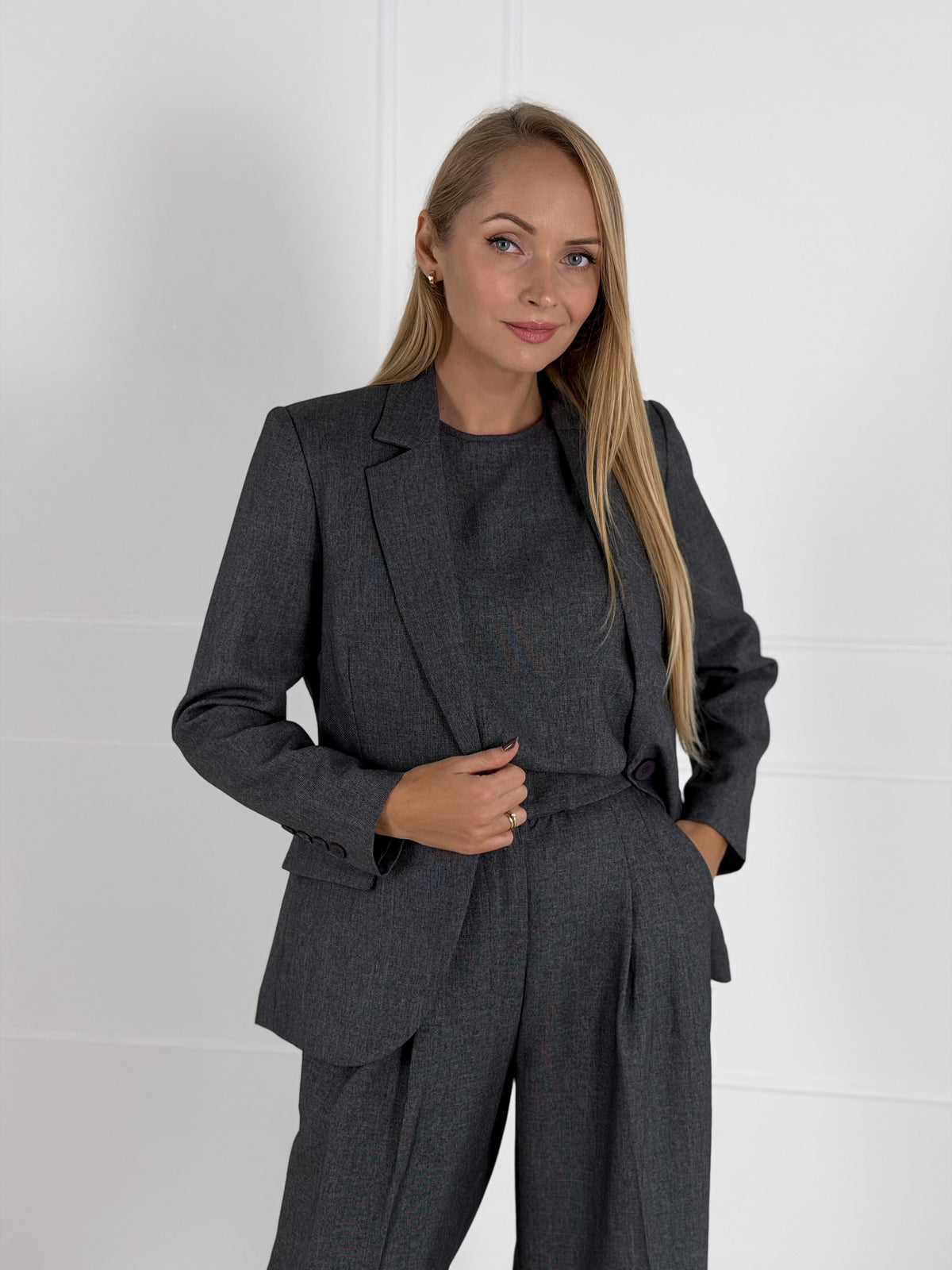 Moteriškas klasikinis švarkas JULIETA Juoda