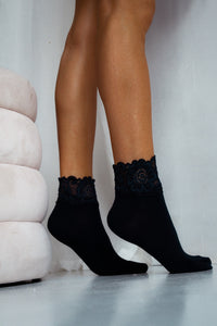 Moteriškos kojinės su nėriniais LACE Juoda