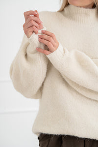 Moteriškas megztinis su vilna MELANIA Balta