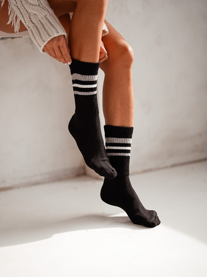 Moteriskos-kojines-NASH-Juoda