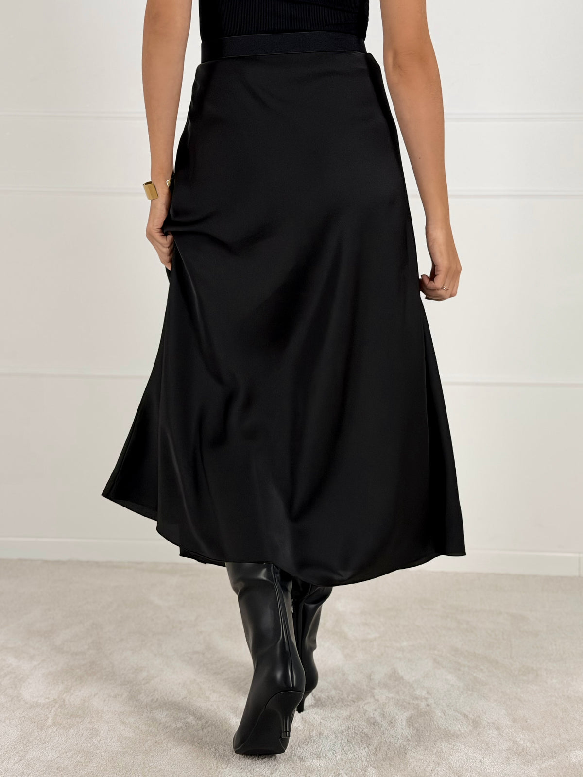 Moteriškas itališkas satino sijonas JENARO Juoda