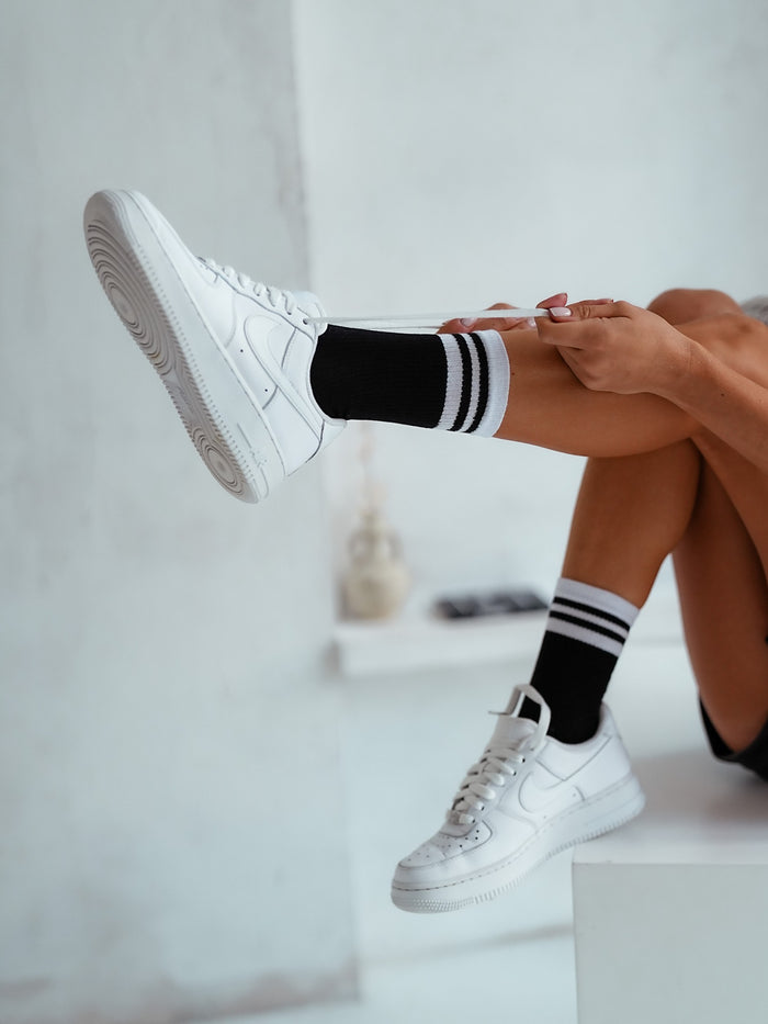 Moteriskos-juodos-kojines-TRENDY-juoda