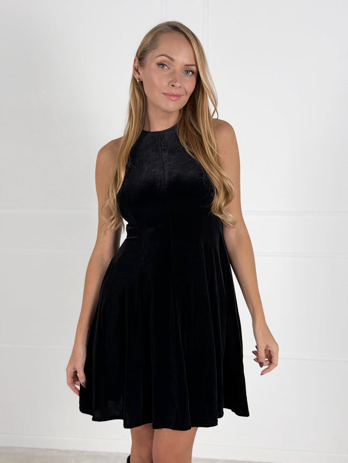 Moteriška veliūrinė suknelė LIANA Juoda