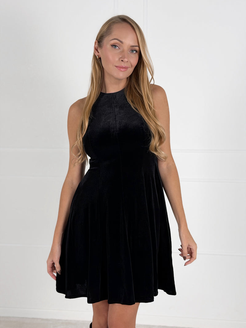 Moteriška veliūrinė suknelė LIANA Juoda