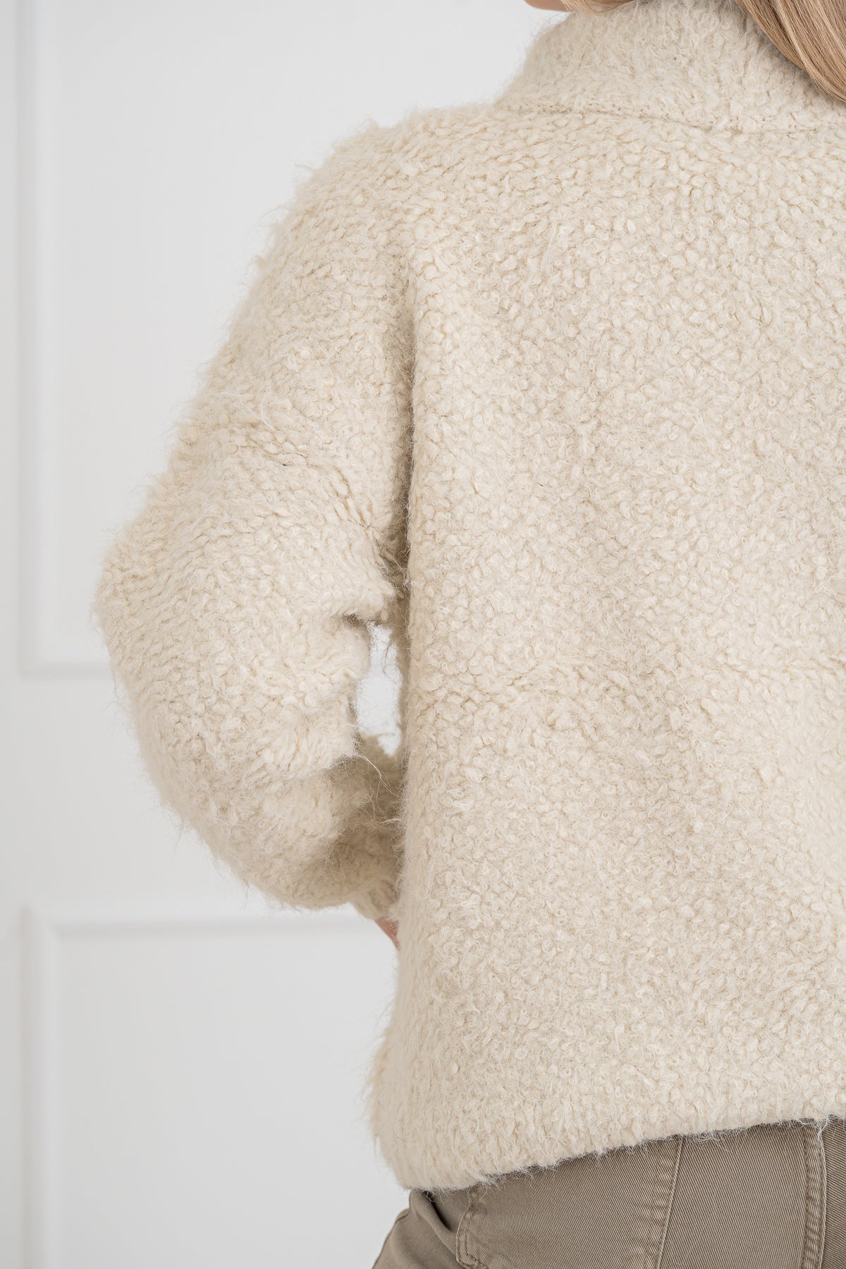 Moteriškas megztinis su vilna CLEO Balta