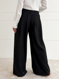Moteriškos plačios klasikinės kelnės MADHU Juoda