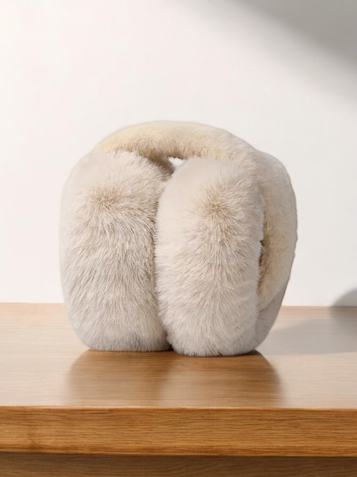 Moteriškos šiltos žieminės ausinės DOLLY Kreminė