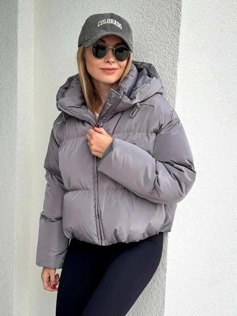 Moteriška trumpa striukė su gobtuvu FRANKIE Pilka