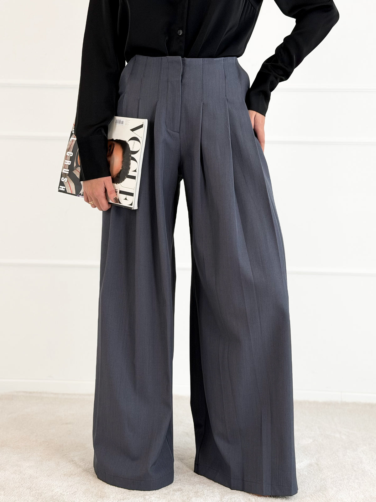 Moteriškos plačios klasikinės kelnės MADHU Pilka