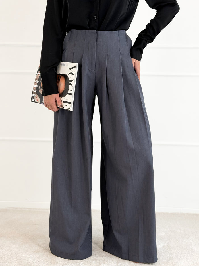 Moteriškos plačios klasikinės kelnės MADHU Pilka
