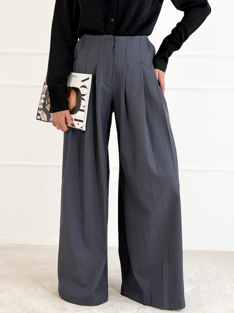 Moteriškos plačios klasikinės kelnės MADHU Pilka