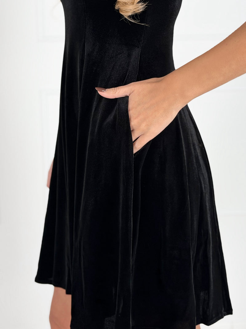 Moteriška veliūrinė suknelė LIANA Juoda