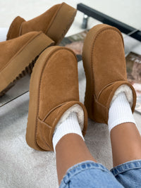 Natūralios odos UGG stiliaus aulinukai su platforma CHOCO Ruda