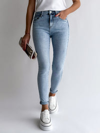 SLIM FIT modelio moteriški džinsai aukštu juosmeniu BRONSON Mėlyna