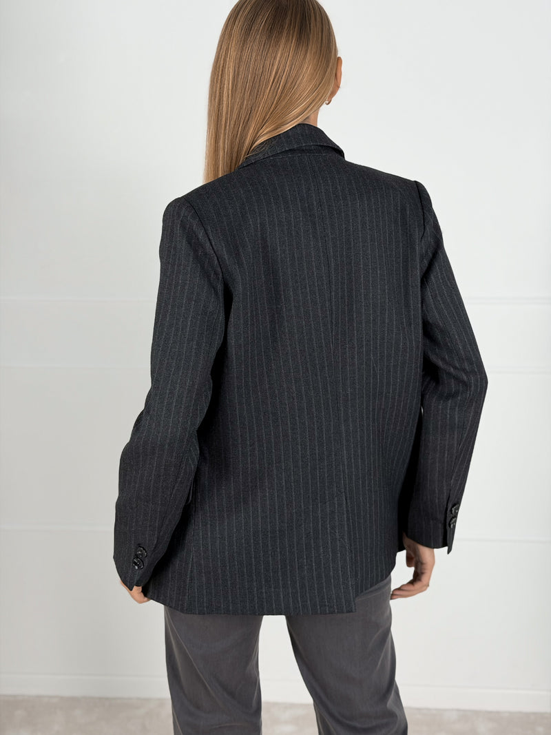 Moteriškas klasikinis dryžuotas švarkas REBECA Juoda