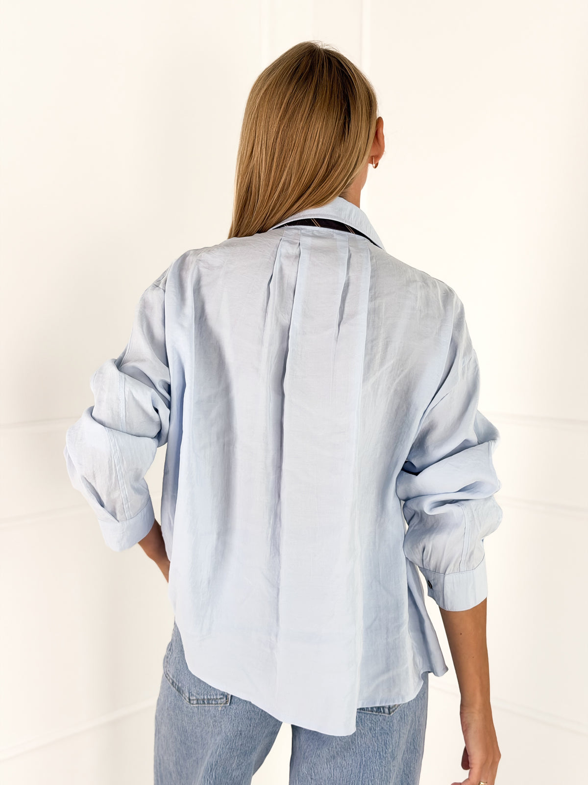 Moteriški marškiniai su kaklaraiščiu AMELIA Žydra