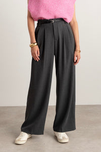 Moteriškos klasikinės kelnės su diržu BASILIO Pilka