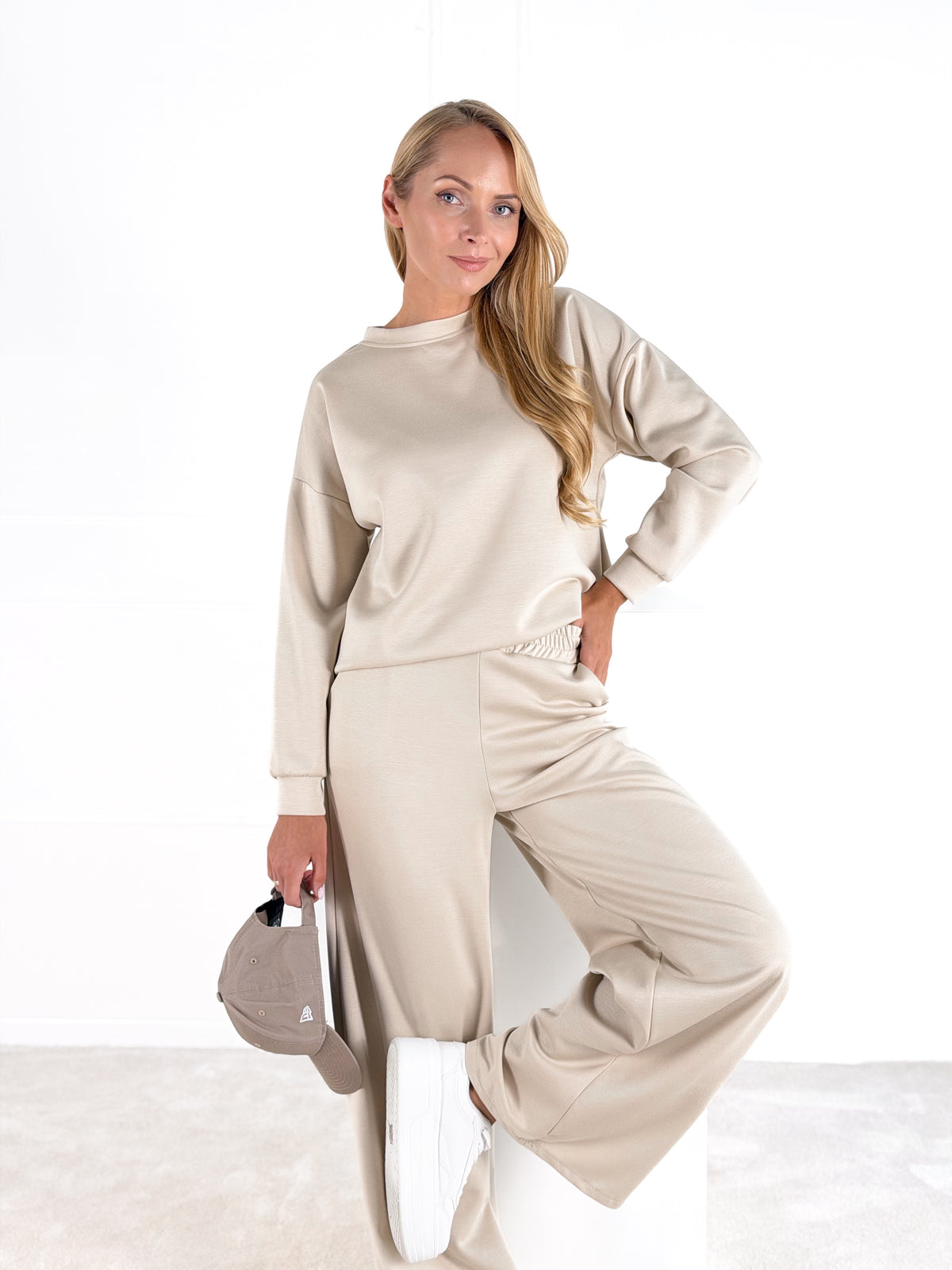 Moteriškas laisvalaikio kostiumėlis ELLIE Kreminė