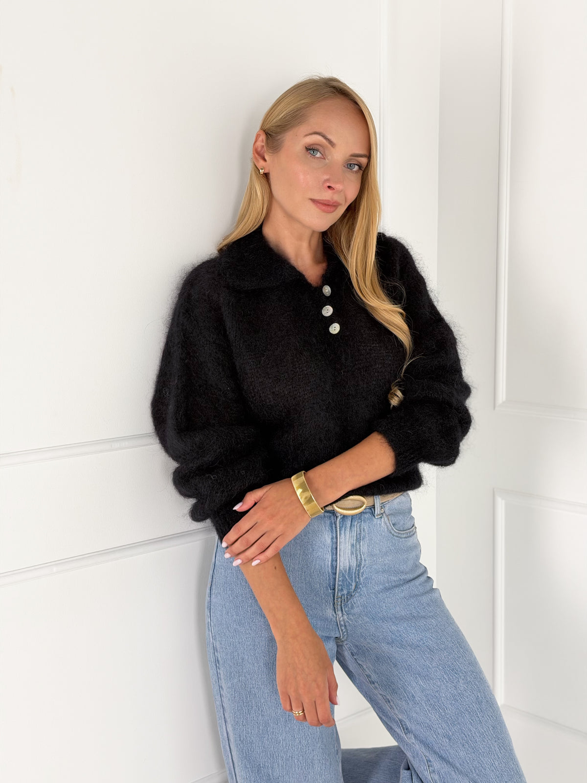 Moteriškas itališkas moheros vilnos megztinis RAYANA Juoda