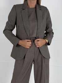 Moteriškas klasikinis švarkas JULIETA Ruda