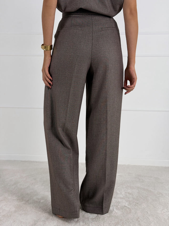 Moteriškos plačios klasikinės kelnės JULIETA Ruda