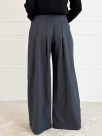 Moteriškos plačios klasikinės kelnės MADHU Pilka