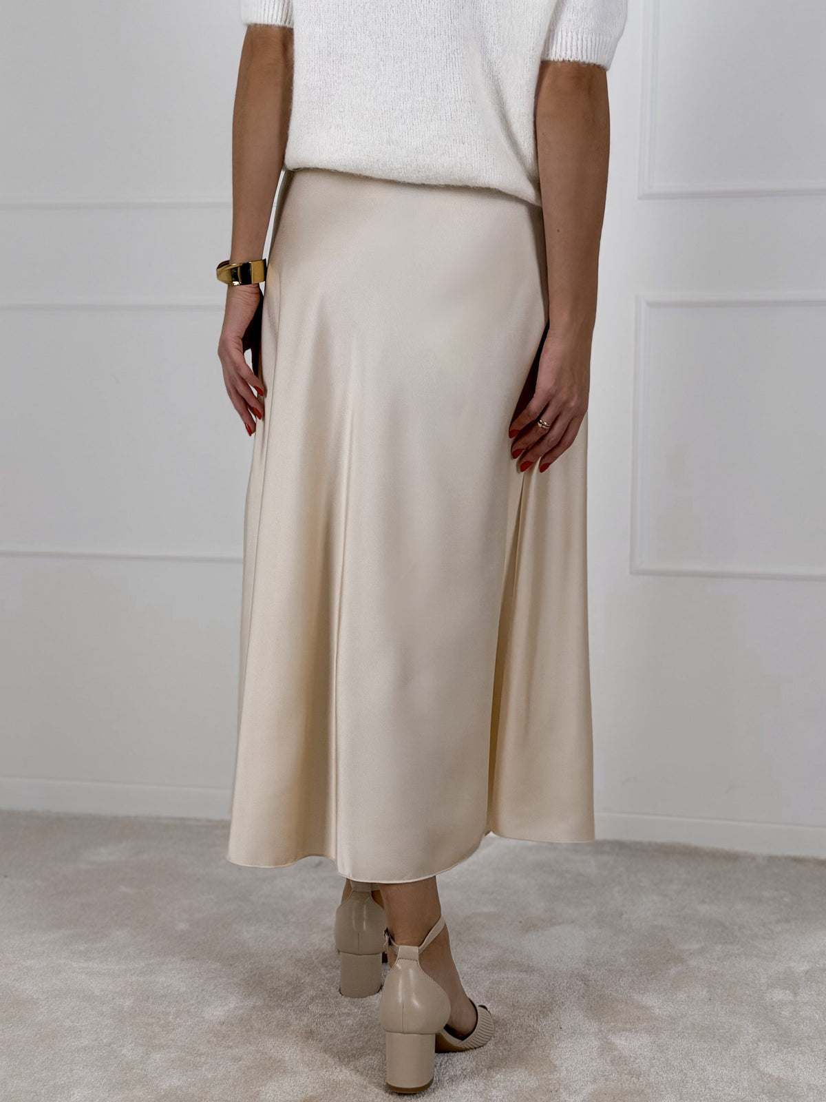 Moteriškas itališkas satino sijonas JENARO Šviesiai Kreminė