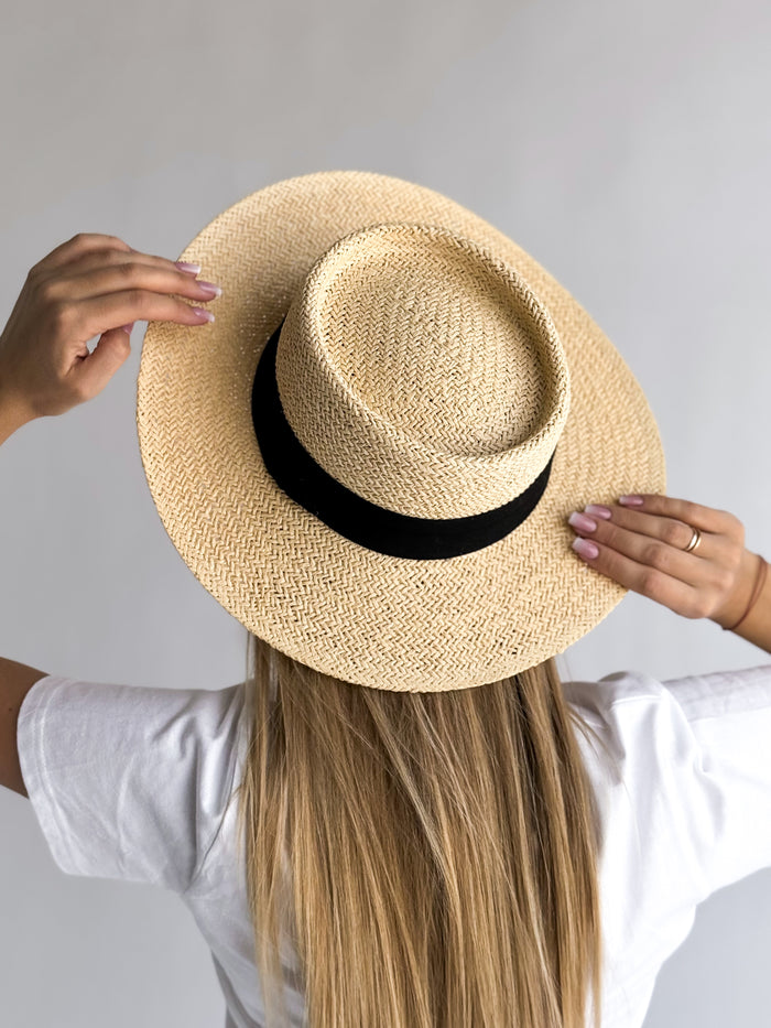 Moteriška pinta skrybėlė IZA Kreminė