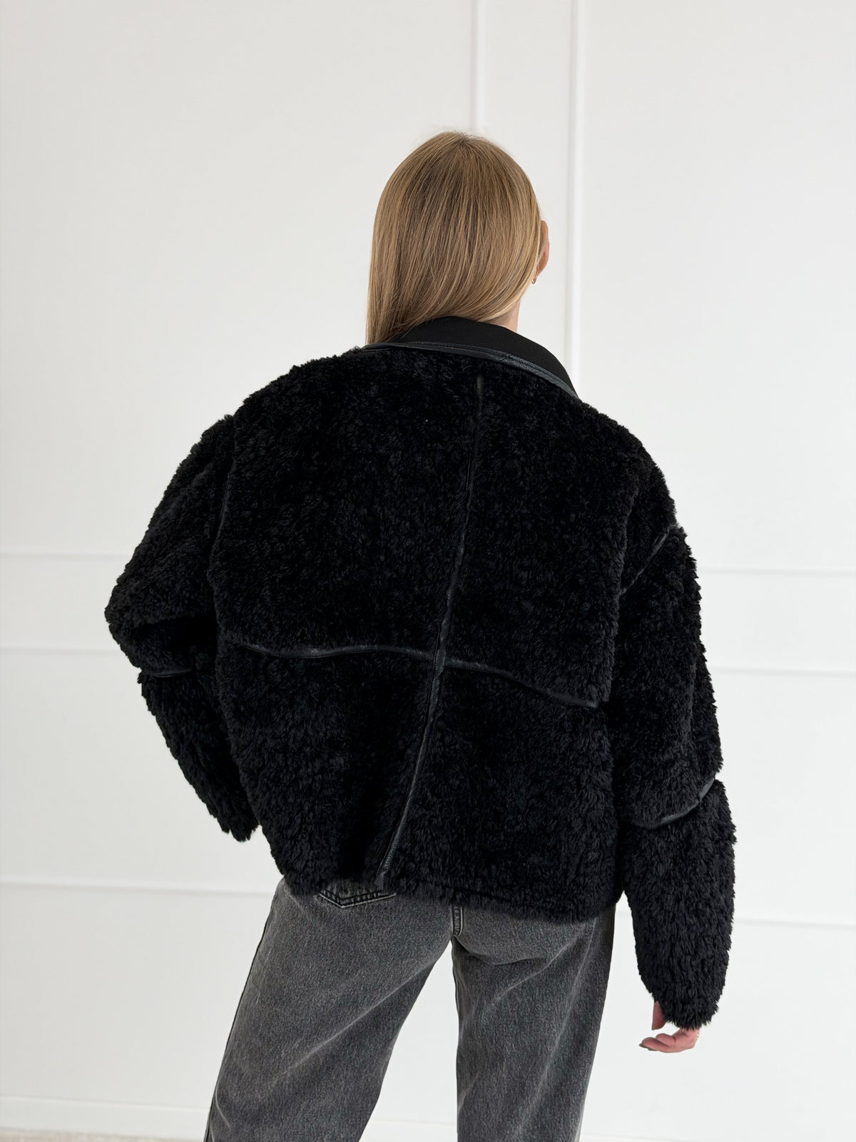 Moteriška kailinė striukė PLUSH Juoda