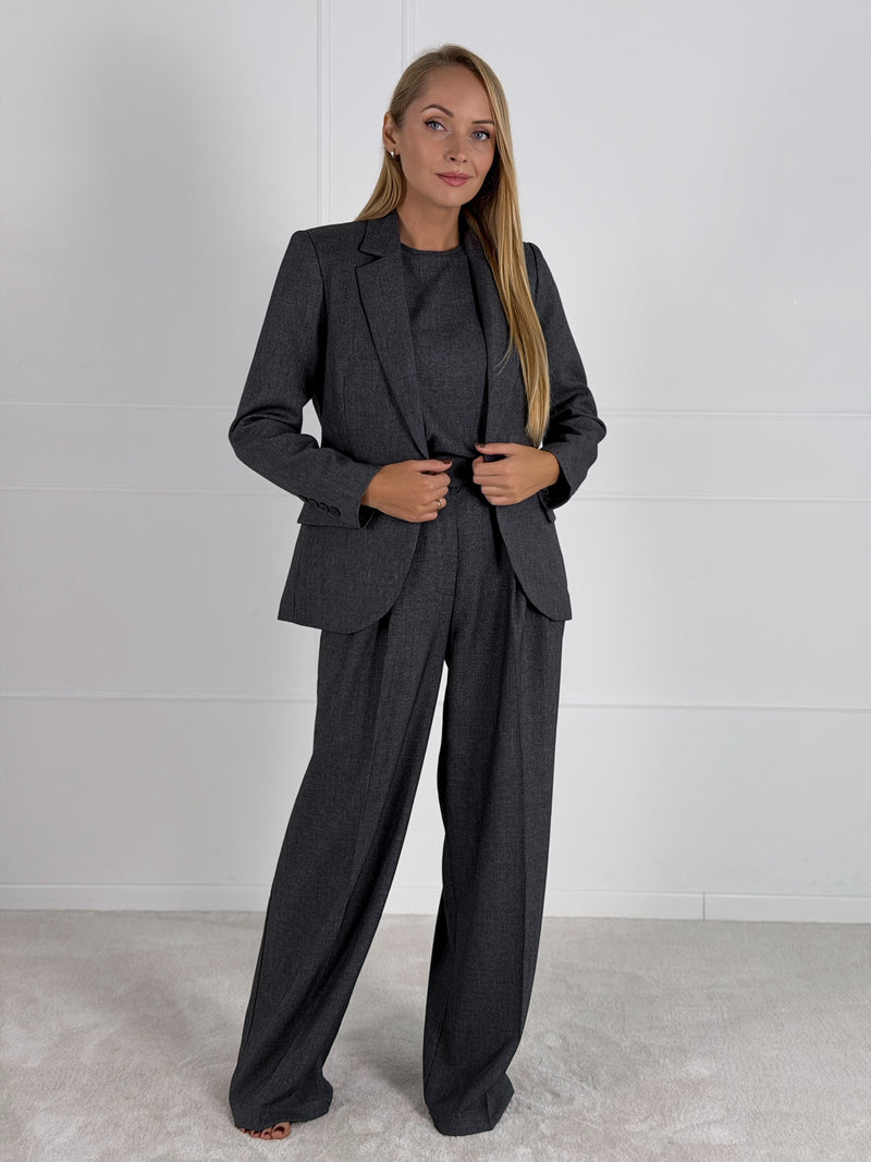 Moteriškas klasikinis švarkas JULIETA Juoda