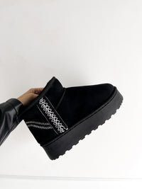 Moteriški UGG stiliaus aulinukai su platforma MISTY Juoda