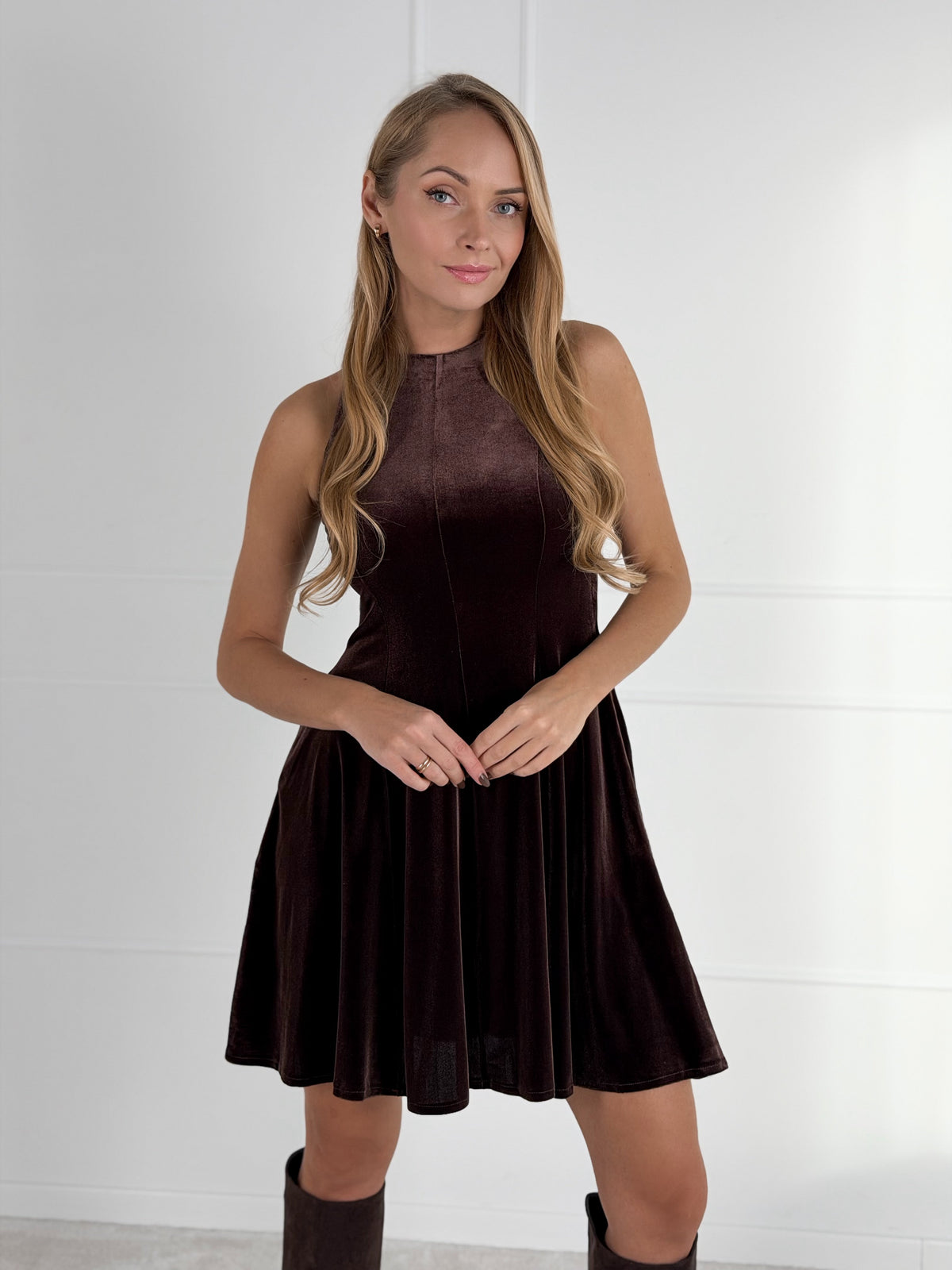 Moteriška veliūrinė suknelė LIANA Ruda