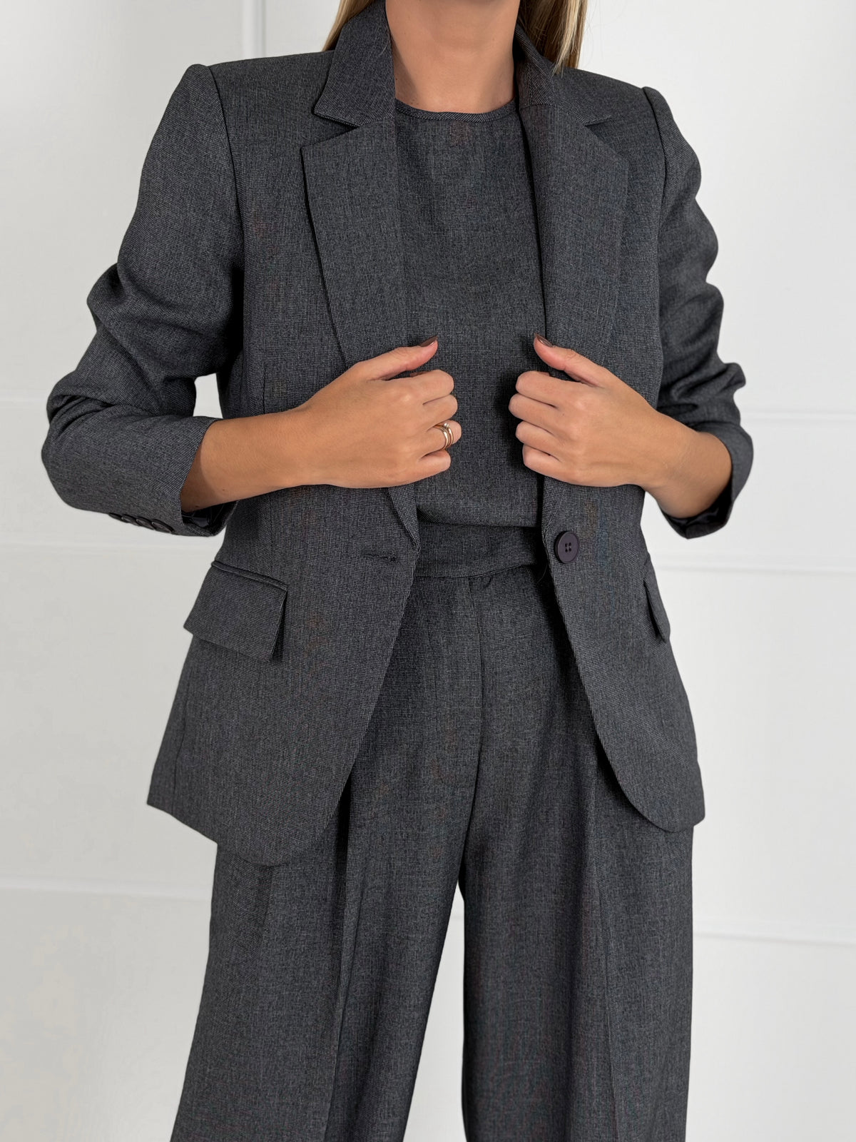 Moteriškas klasikinis švarkas JULIETA Juoda