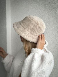Moteriška šilta teddy kepurė MILLIE Kreminė