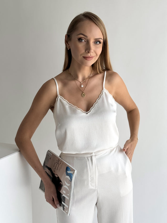 Moteriška puošni satino palaidinė su petnešėlėmis MELANIE Balta