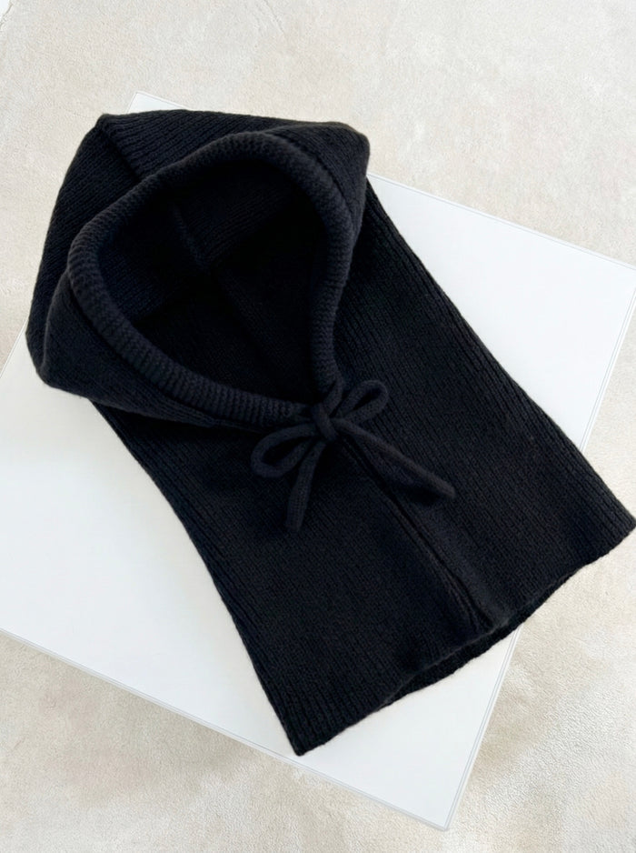 Moteriška balaklava su vilna LYANNA Juoda