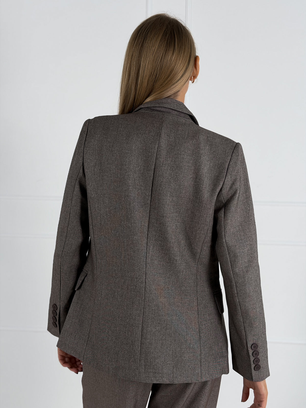 Moteriškas klasikinis švarkas JULIETA Ruda