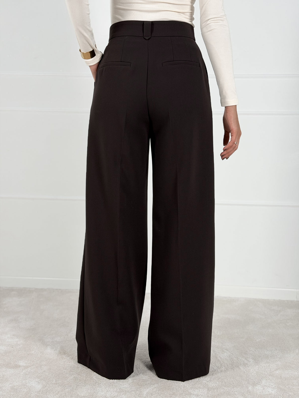 Moteriškos plačios klasikinės kelnės SANCHA Tamsiai ruda