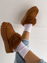 Moteriški UGG stiliaus batai su platforma JOHN Ruda
