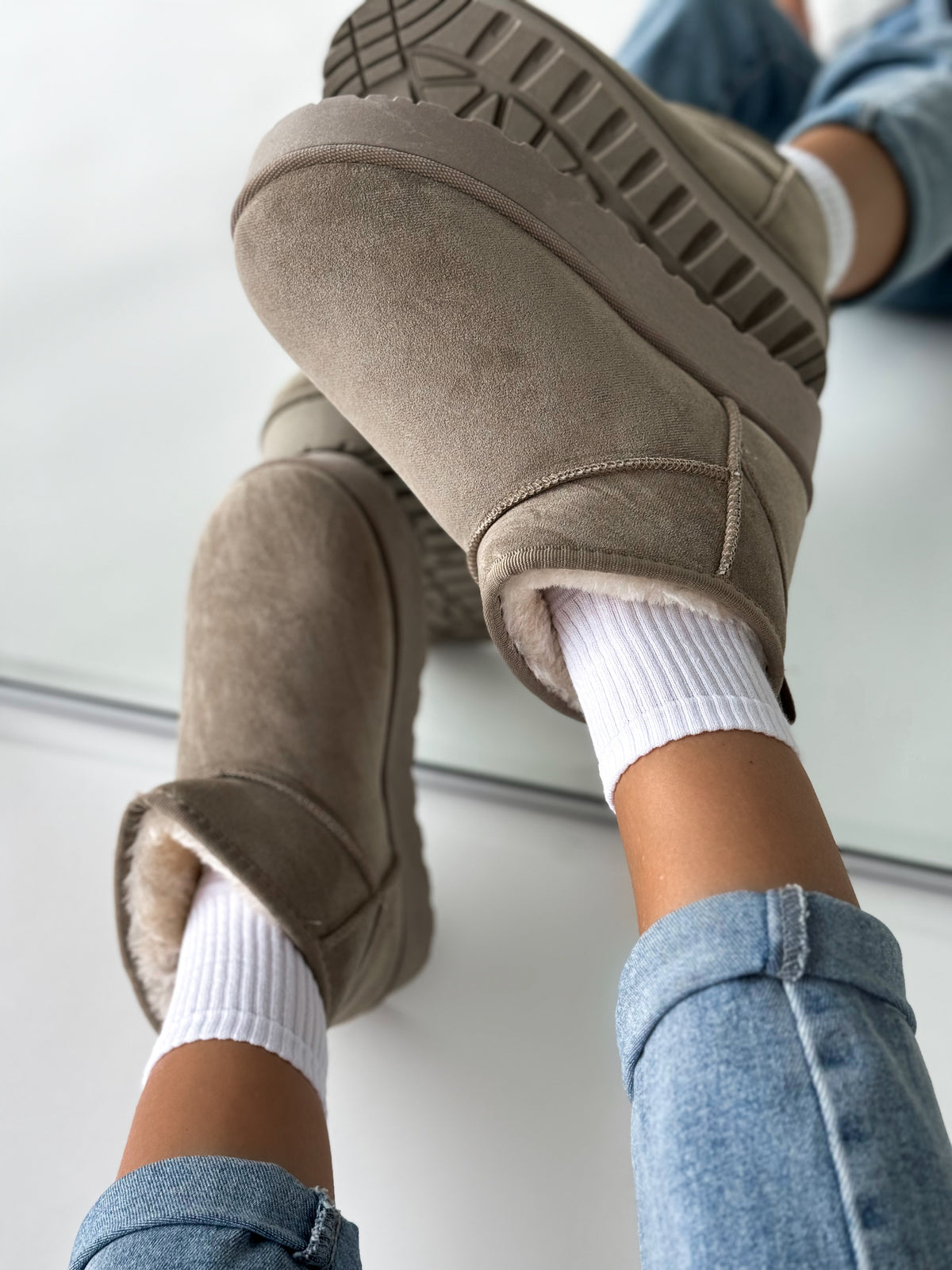 moteriski-ugg-stiliaus-aulinukai-su-platforma-beck-chaki