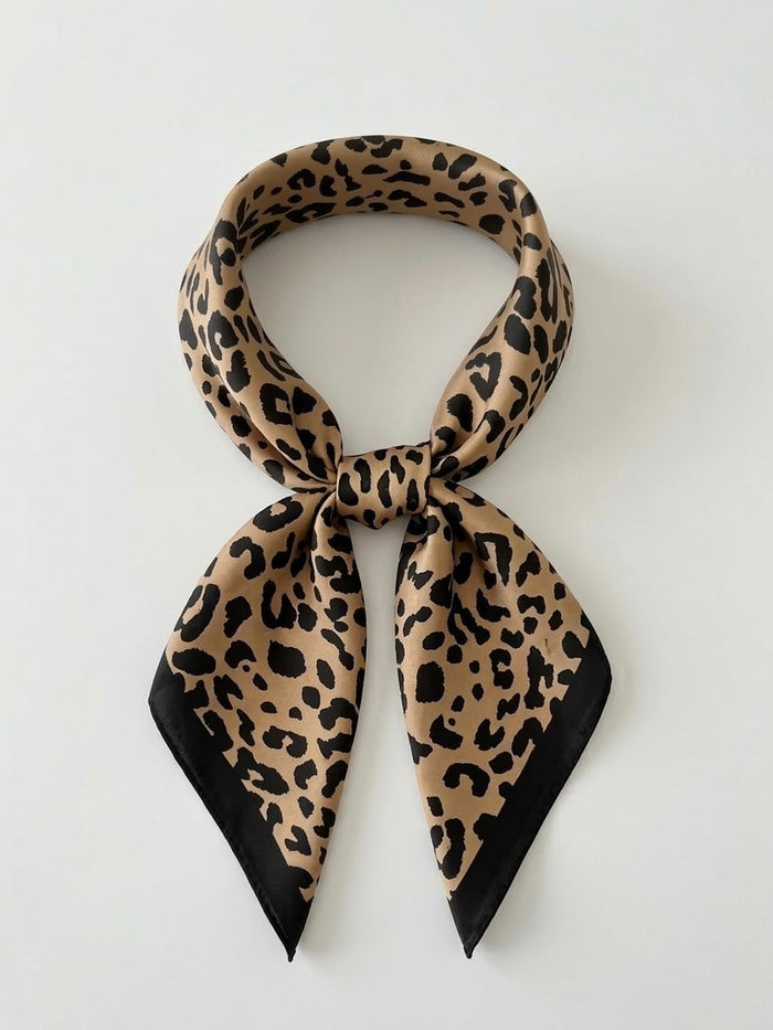 Moteriška gyvūno kailio rašto skara su šilku TESSA Juoda