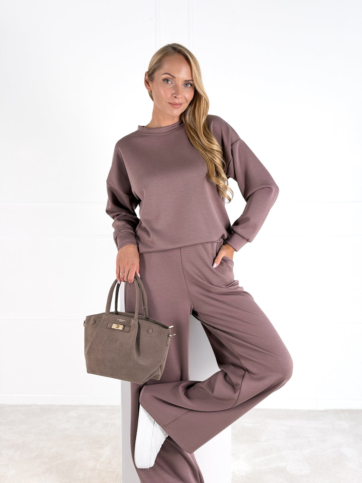 Moteriškas laisvalaikio kostiumėlis ELLIE Ruda