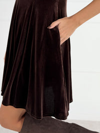 Moteriška veliūrinė suknelė LIANA Ruda