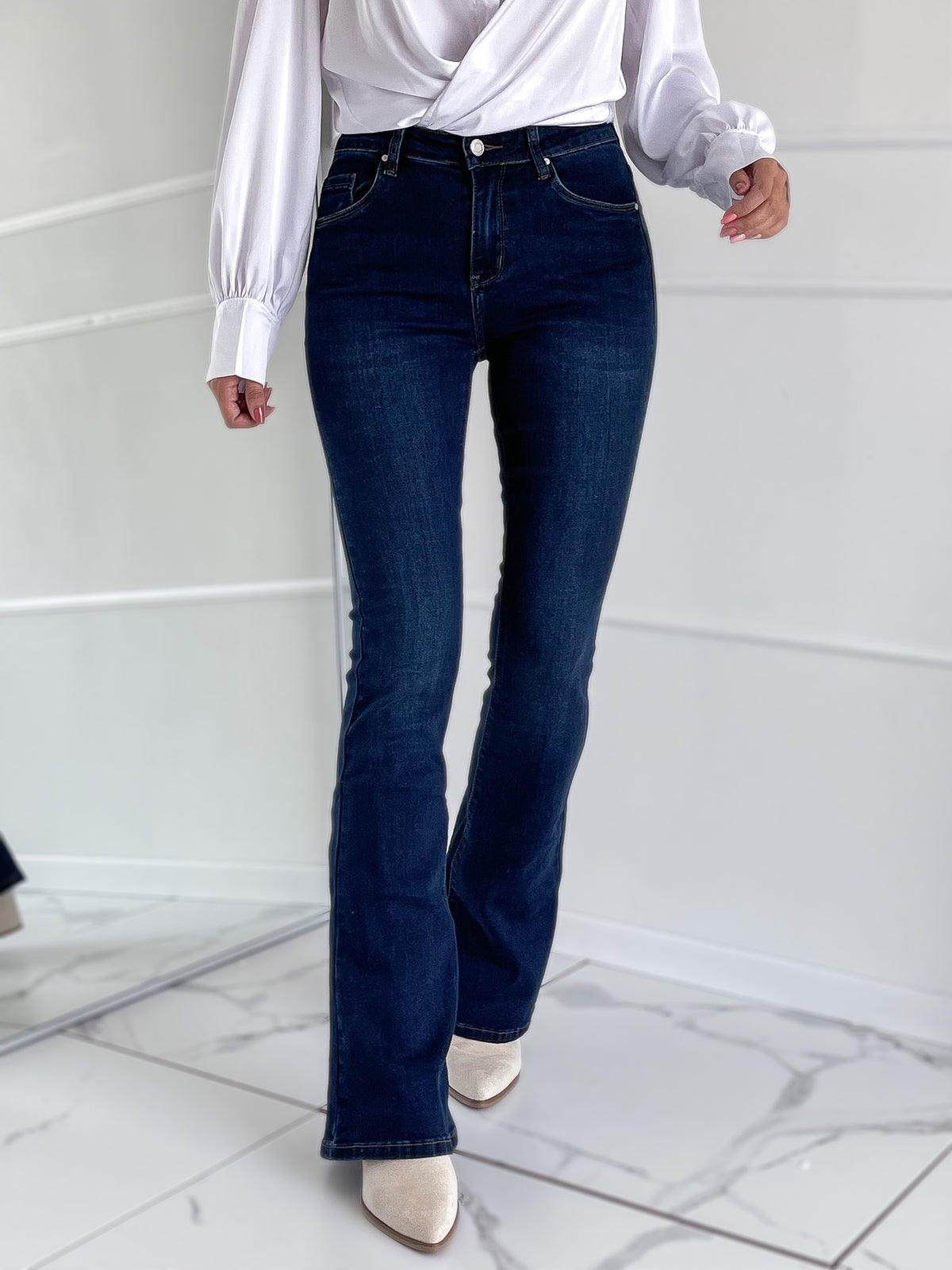 TALL BOOTCUT modelio platėjantys moteriški džinsai aukštu liemeniu OLLIE