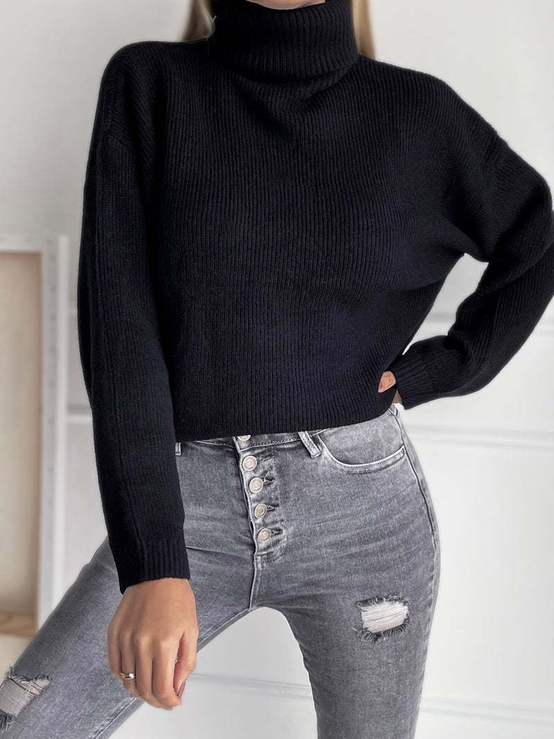 Moteriškas trumpas juodas megztinis aukštu kaklu ARCHER
