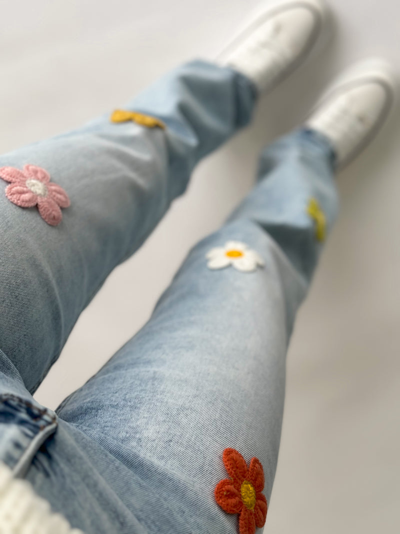 Moteriški REGULAR modelio džinsai su gėlėmis OREN