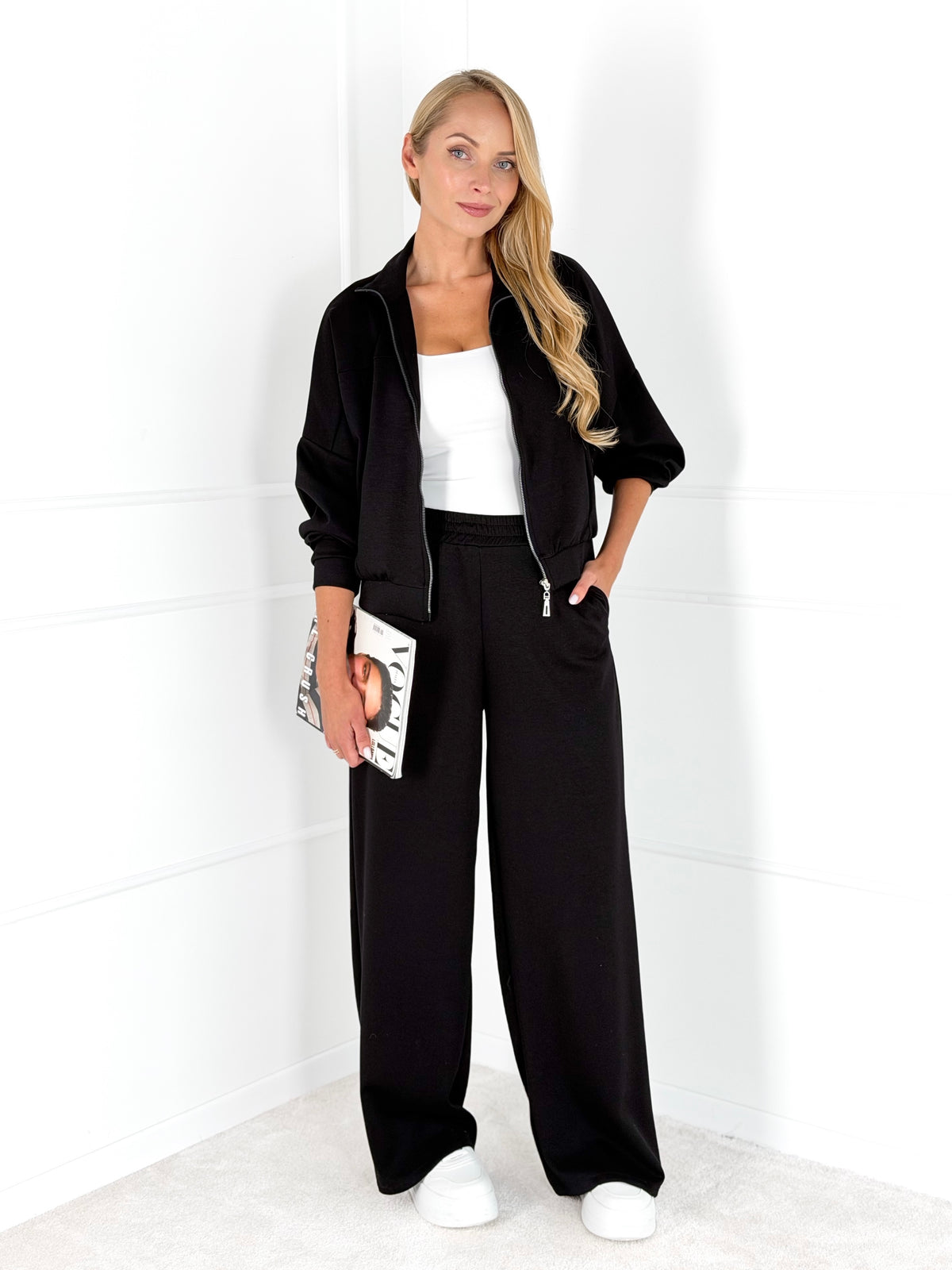 Moteriškas laisvalaikio kostiumėlis MARTHA Juoda