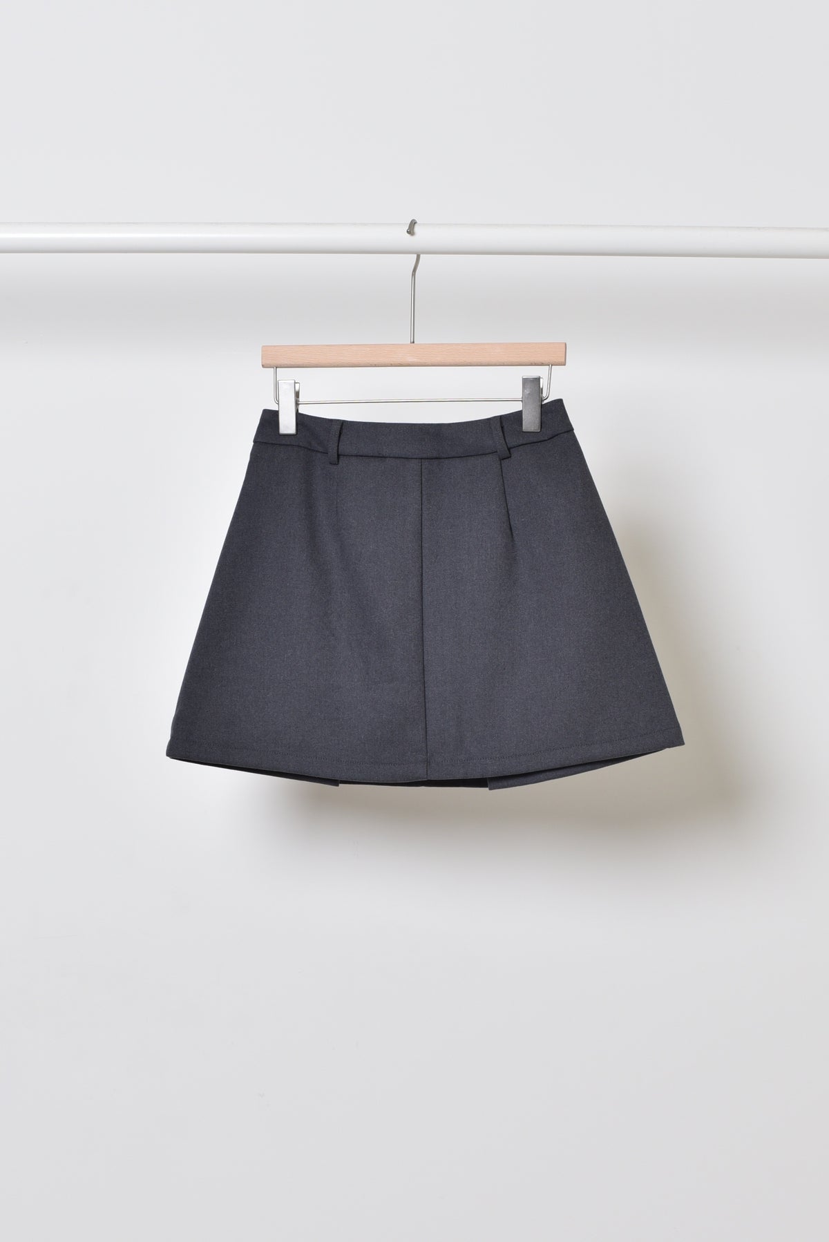 Moteriškas klostuotas sijonas su šortais CAROLA Pilka