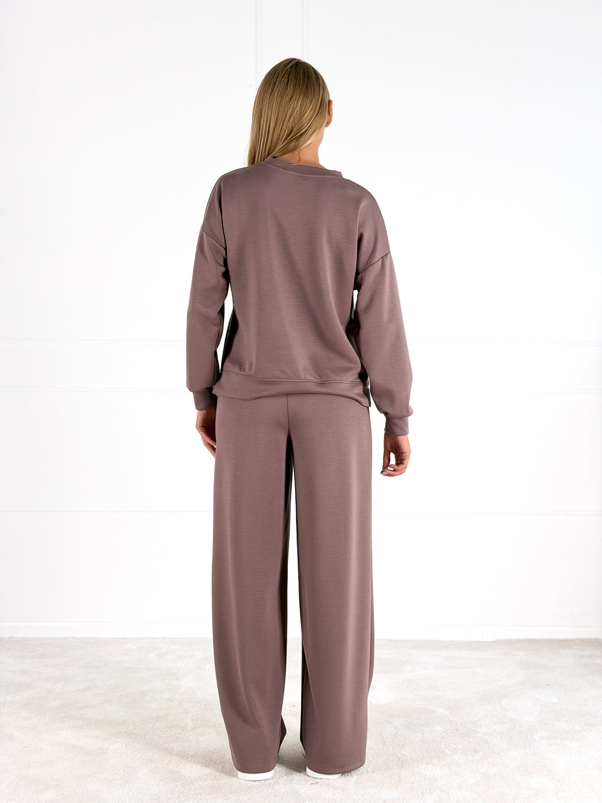 Moteriškas laisvalaikio kostiumėlis ELLIE Ruda