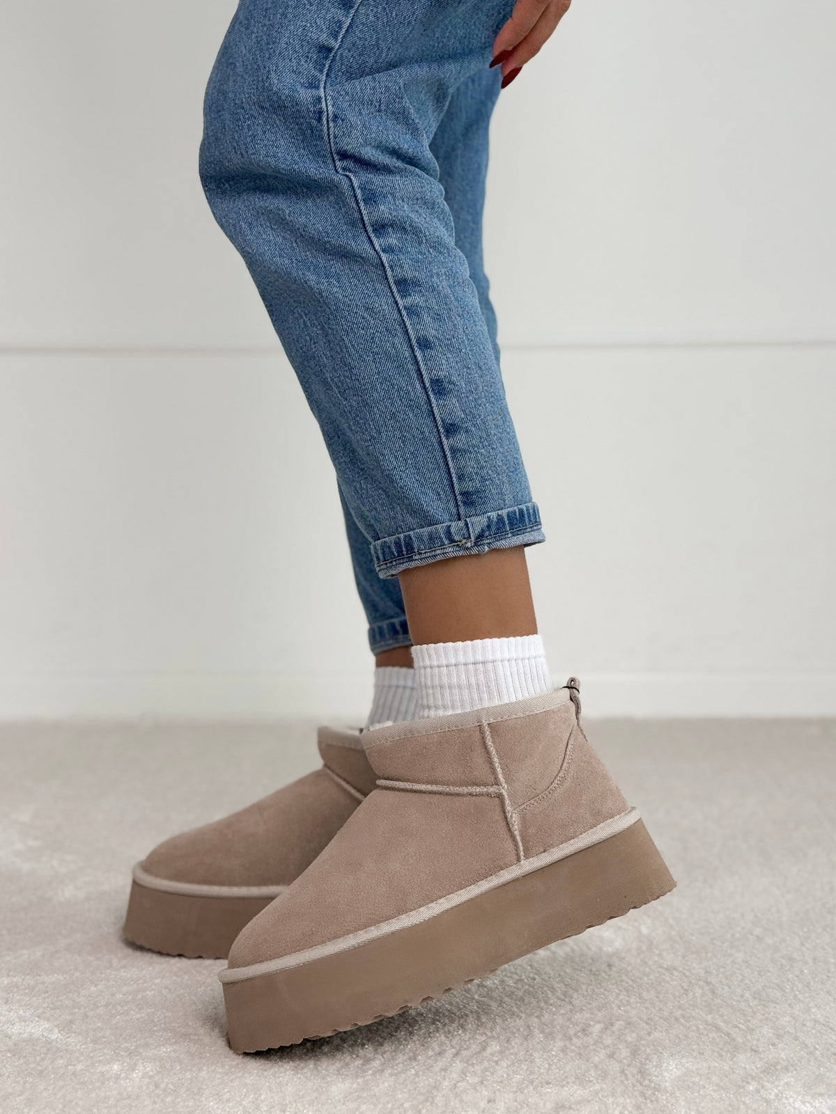 Natūralios odos UGG stiliaus aulinukai su platforma CHOCO Kreminė